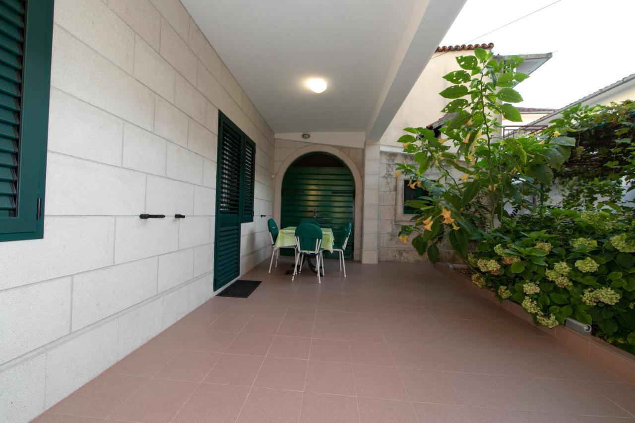 Apartmani Biser Tučepi Buitenkant foto