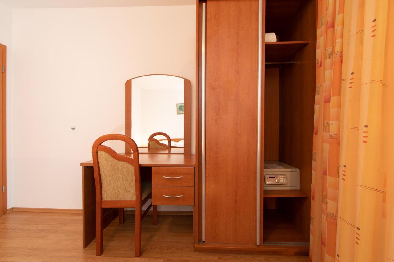 Apartmani Biser Tučepi Buitenkant foto