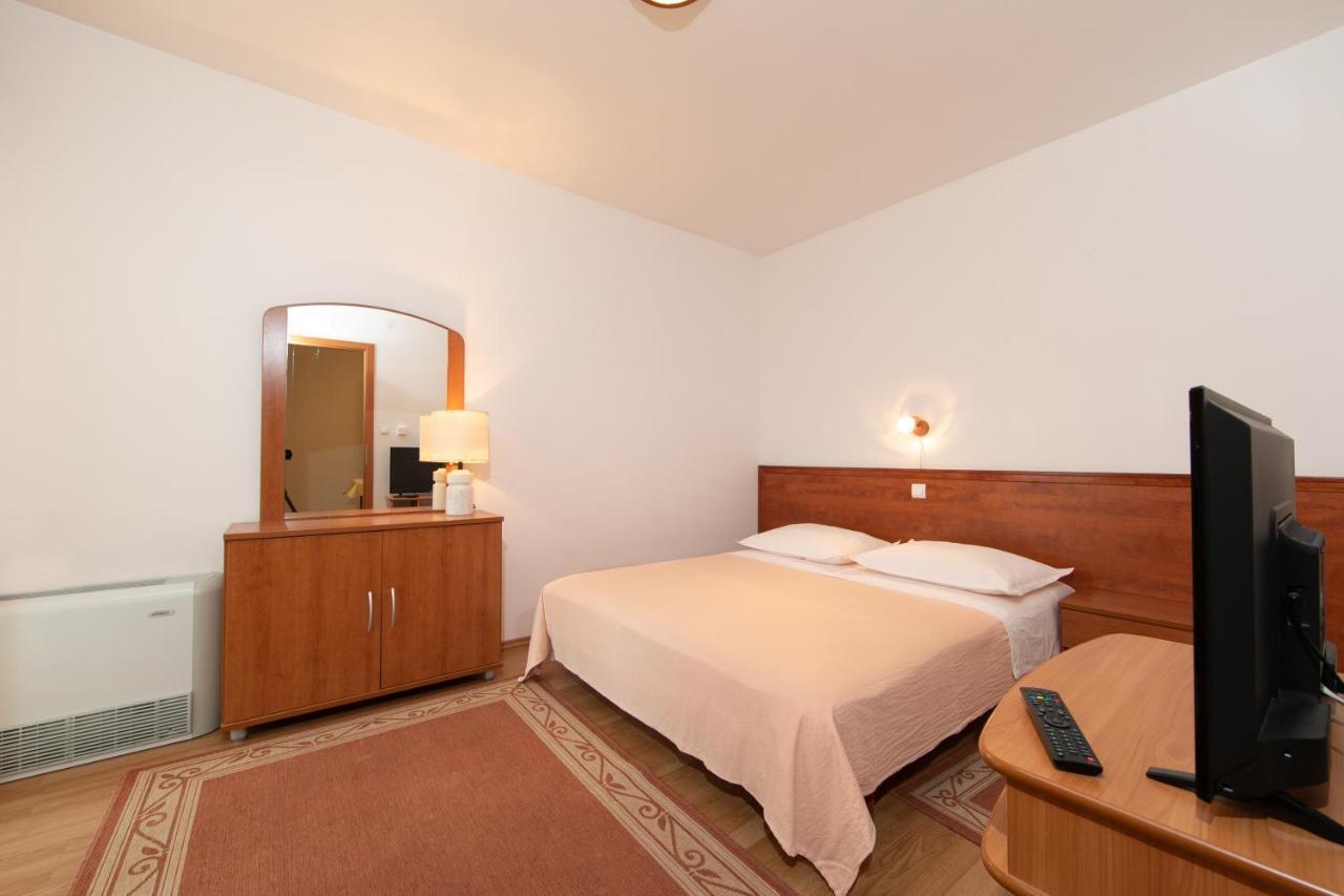 Apartmani Biser Tučepi Buitenkant foto