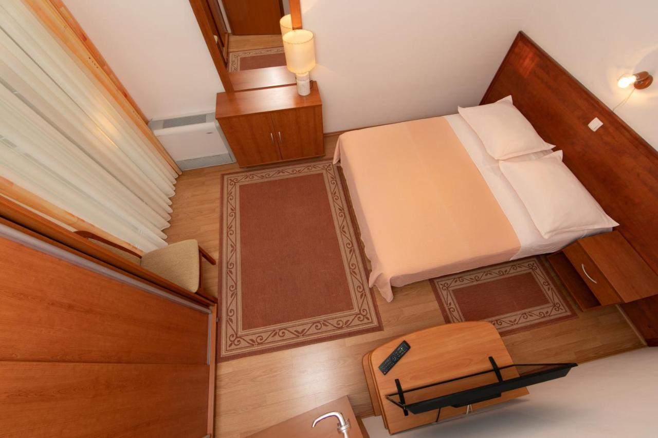 Apartmani Biser Tučepi Buitenkant foto
